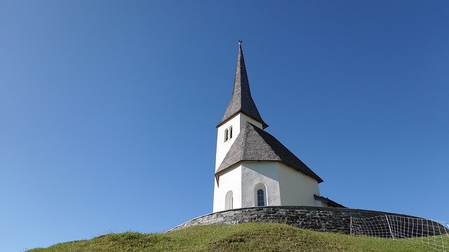 Kirche auf Hügel